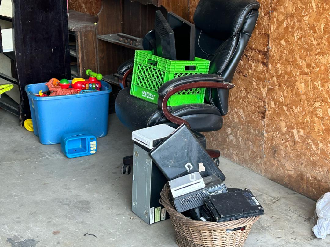 Storage Unit Auction in Hubbard, OH at Dove Storage Hubbard ends on